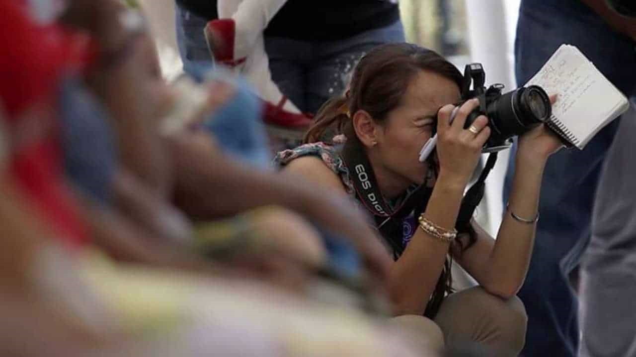 Mujeres periodistas viven doble violencia