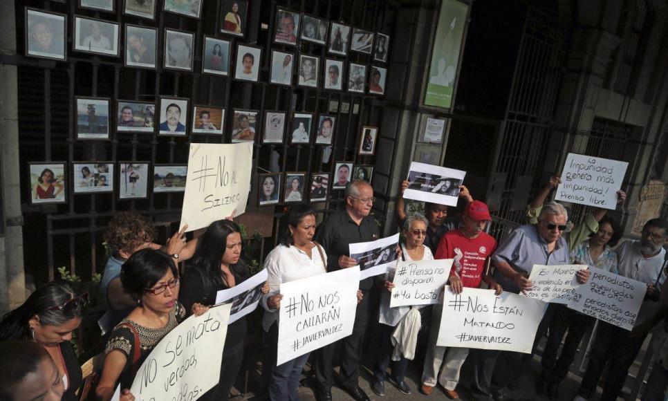 Periodistas en México enfrentan “permiso para agredir a la prensa”: Artículo 19