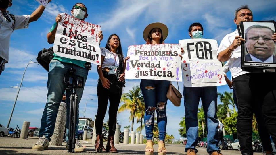 Impunidad en asesinato de periodistas en México alcanza el 95%: prensa española