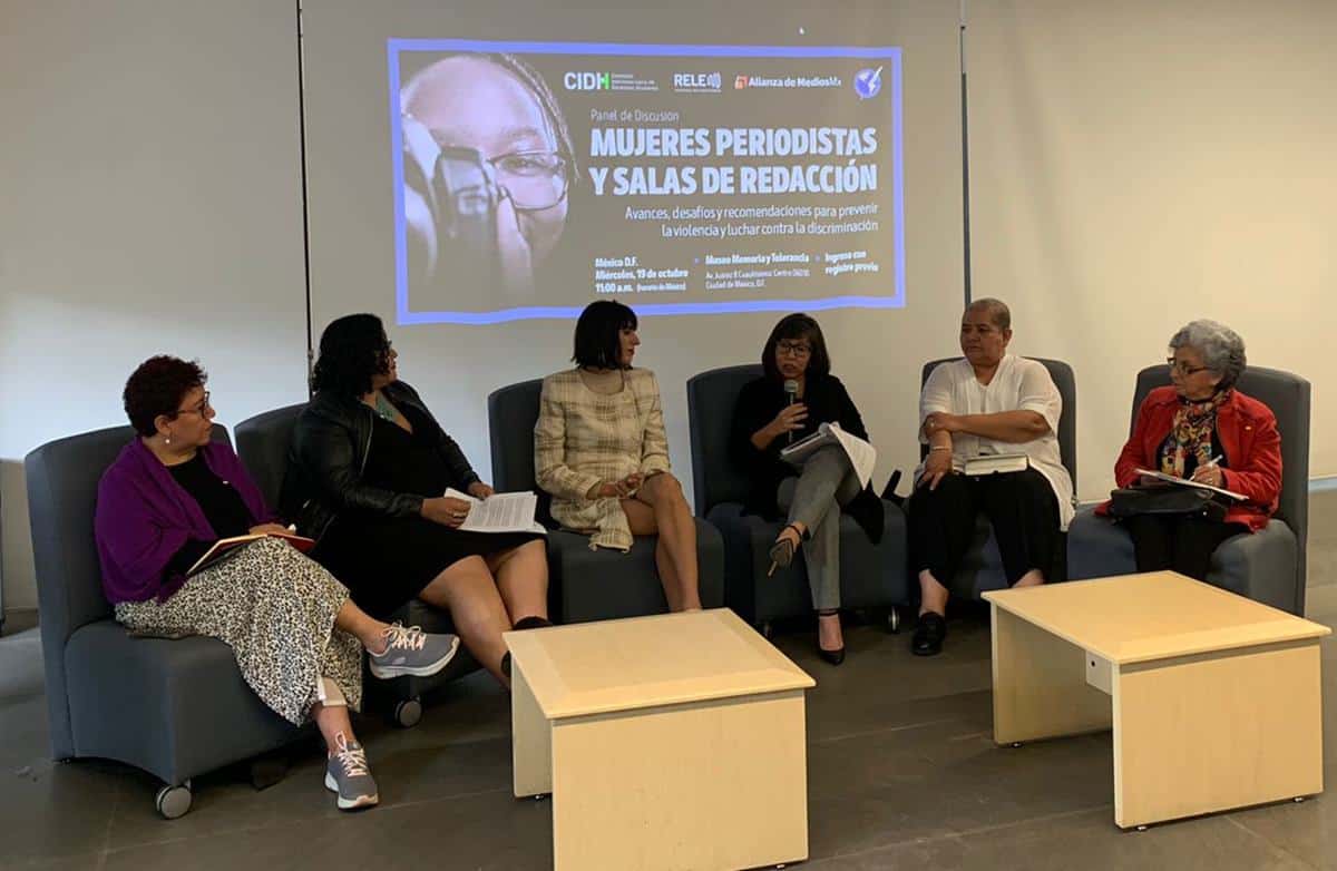 Mujeres periodistas analizan retos por teletrabajo y precarización laboral