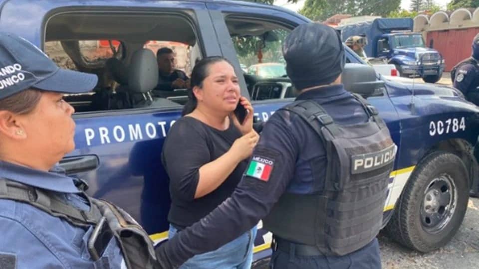 Policía violenta e intimida a reportera en Morelos