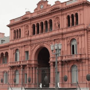 Milei dará acceso a la Casa Rosada de gobierno argentino solo a un grupo “selecto” de periodistas
